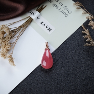 18K红纹石水滴吊坠