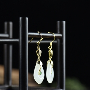 银镶山料和田白玉耳坠