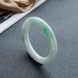 55.5mm糯冰种飘翠翡翠圆镯