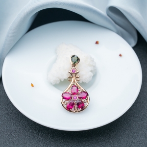 18K玫红碧玺琵琶吊坠