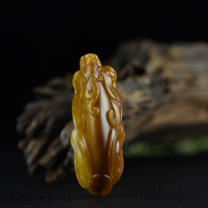籽料和田玉黄沁貔貅手把件