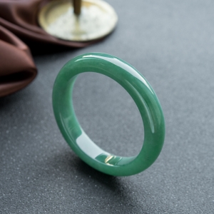 55.5mm糯冰种翠绿翡翠平安镯