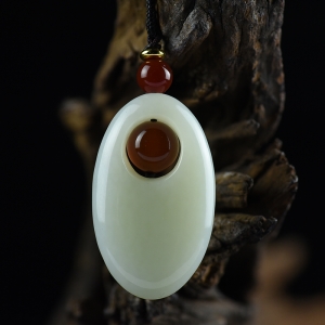 山料和田白玉牌子吊坠