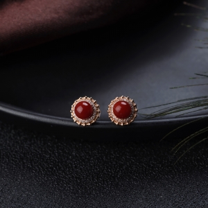18K阿卡牛血红珊瑚耳钉