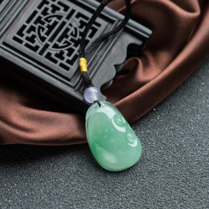 冰种飘翠翡翠如意吊坠