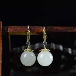 银镶和田玉圆珠耳坠