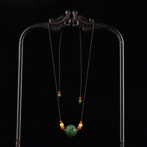 山料和田碧玉花开富贵吊坠