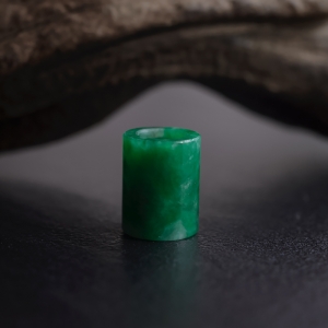 糯种翠绿翡翠路路通吊坠