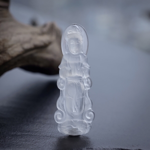 糯冰种翡翠观音吊坠