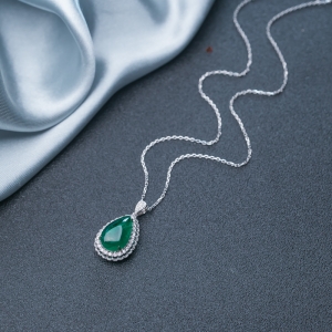 18K深绿祖母绿项链