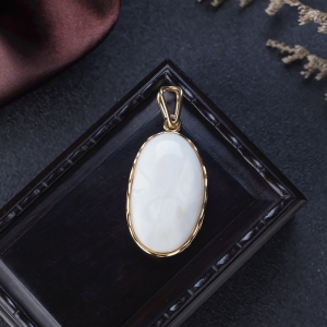 银镶瓷白白蜜随形吊坠