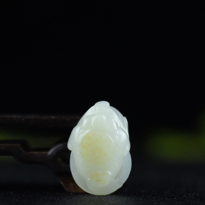 籽料和田白玉财源滚滚吊坠