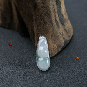 糯冰种飘花翡翠福豆吊坠