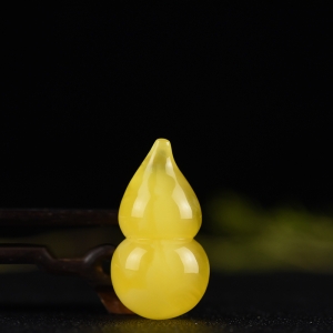 鸡油黄蜜蜡福禄吊坠