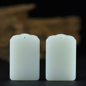 山流水料和田羊脂白玉无事牌吊坠（二件）