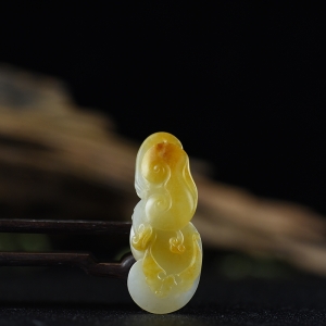 籽料和田玉黄沁福如意吊坠