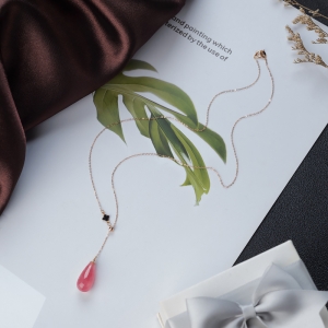 18K红纹石水滴项链