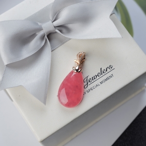 18K红纹石水滴吊坠