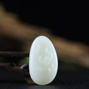 山流水料和田羊脂白玉蝶恋花吊坠