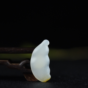 籽料和田白玉福豆吊坠