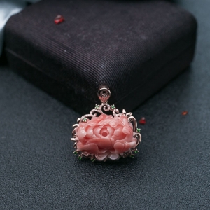 18K深水珊瑚牡丹花吊坠