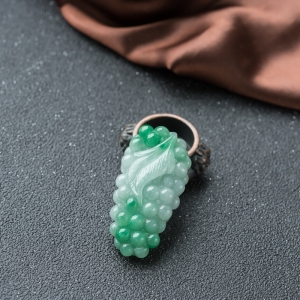 糯种飘翠翡翠多子多福吊坠