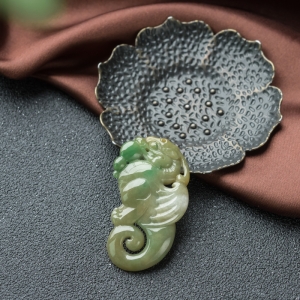 糯种黄加绿翡翠瑞兽吊坠
