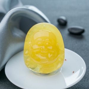 鸡油黄蜜蜡弥勒佛吊坠