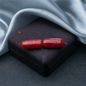 阿卡牛血红珊瑚长鼓珠（两件）