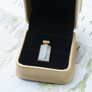 18K冰种翡翠无事牌吊坠