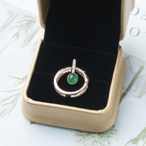 18K糯冰种翠绿翡翠吊坠