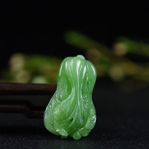 山料和田翠青玉摆财吊坠