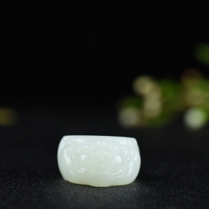 籽料和田白玉守护指环