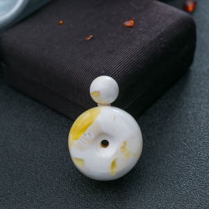白花蜜蜡平安扣吊坠