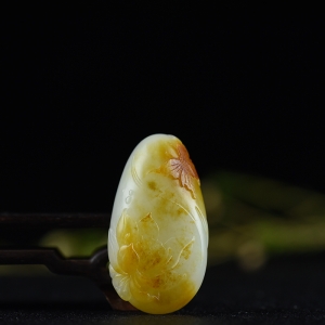 籽料和田白玉蝶恋花吊坠