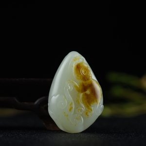 籽料和田白玉如意猴吊坠