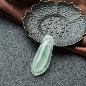 冰种飘翠翡翠福瓜吊坠