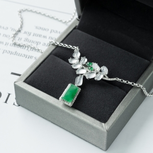 18K冰种翡翠项链