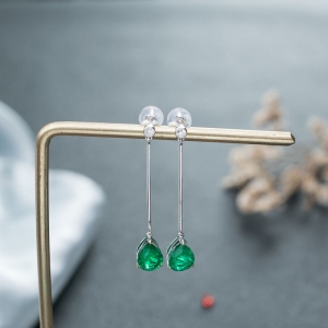 18K鲜绿祖母绿耳坠