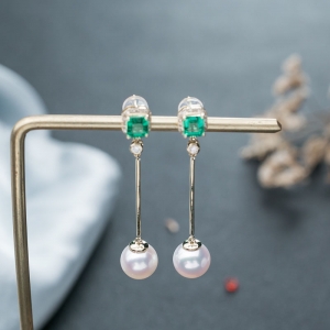 18K亮绿祖母绿耳坠