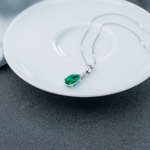 18K亮绿祖母绿吊坠