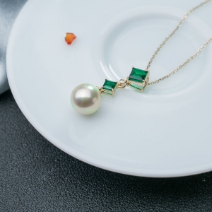 18K鲜绿祖母绿吊坠