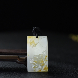 籽料和田白玉蝶恋花吊坠