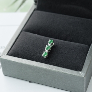 18K糯冰种翠绿翡翠吊坠