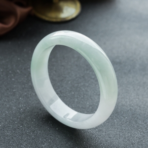 62mm糯冰种浅绿翡翠平安镯