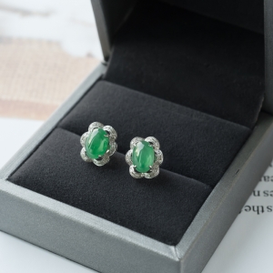 18K糯冰种翠绿翡翠耳钉