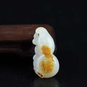 俏色籽料和田玉福禄吊坠