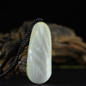 籽料和田白玉节节高吊坠