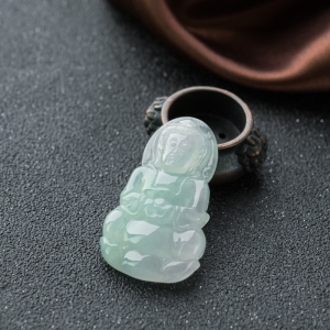 糯冰种飘翠翡翠观音吊坠