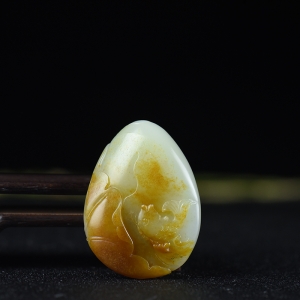 籽料和田白玉年年有余吊坠